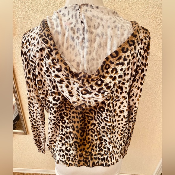 Cheetah print light sweater with hood - Picture 4 of 4